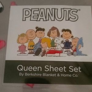 Nwt peanuts sheets